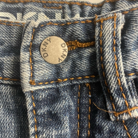 DKNY Size 2T Jeans-Like New! Faux Button & Fly (snap closure), Adjustable Waist - Picture 2 of 8